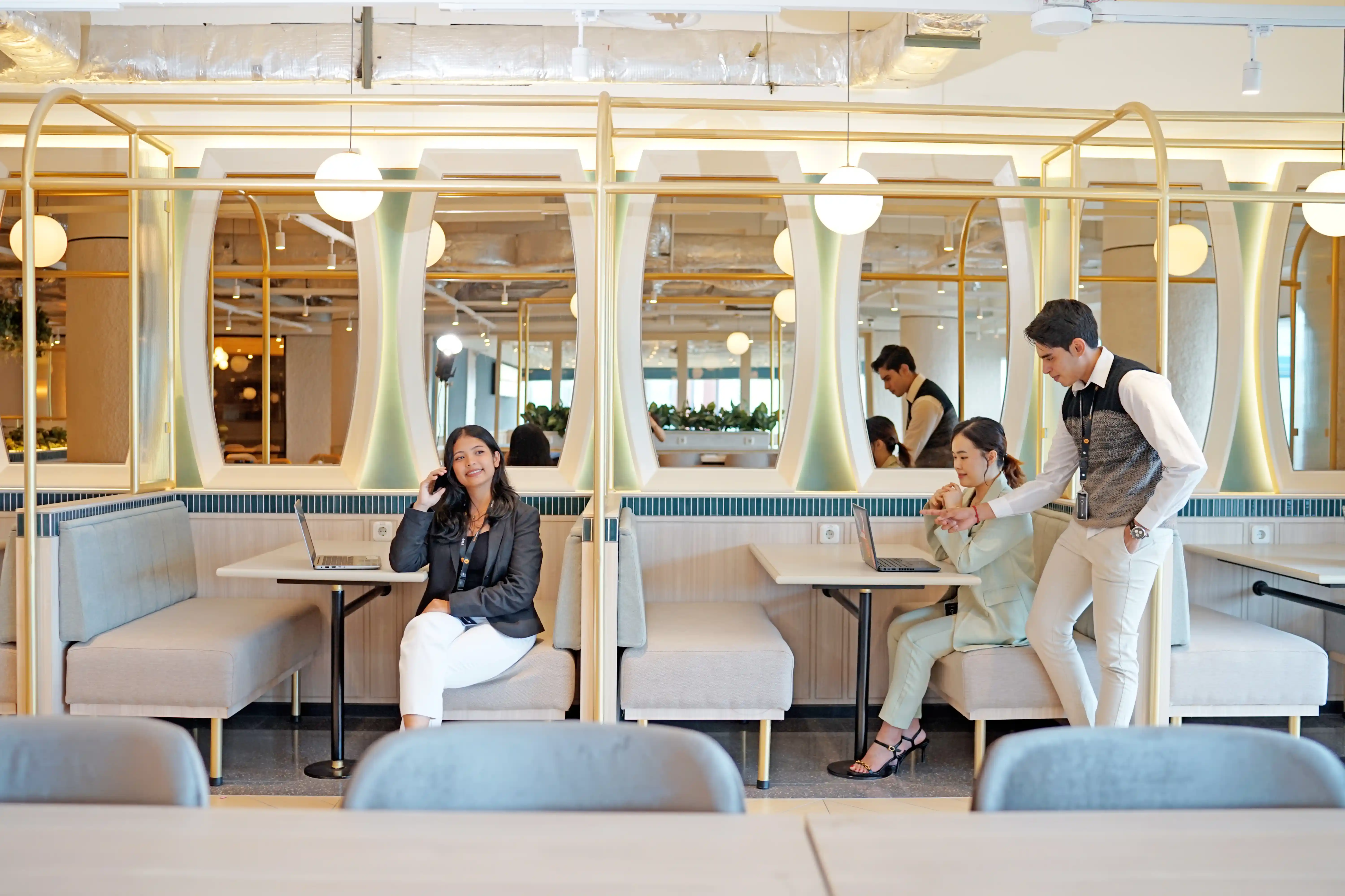 ruang kerja coworking space gowork sinar mas land plaza medan