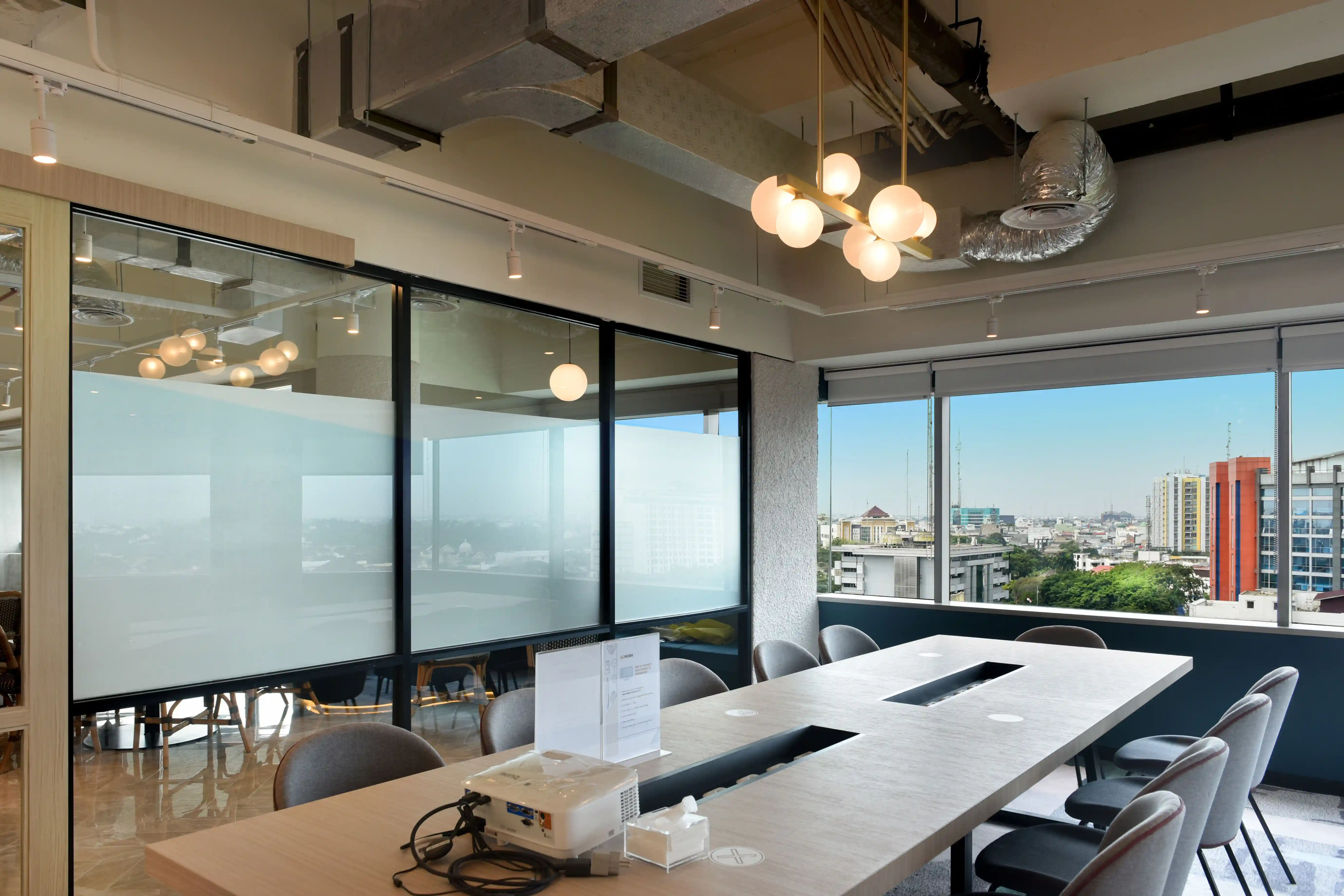 ruang rapat meeting room gowork sinar mas land plaza medan