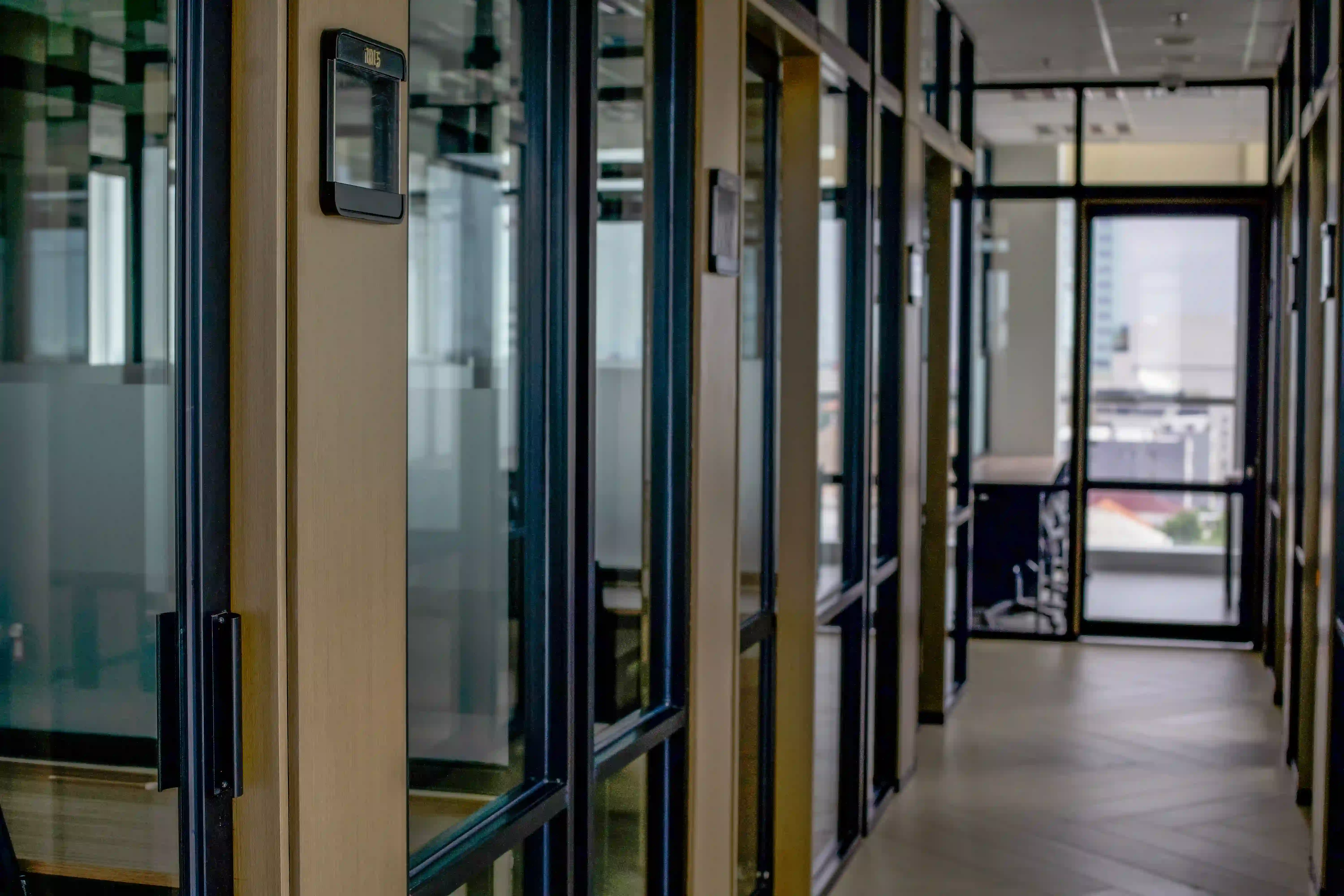 ruang kerja private office gowork sinar mas land plaza surabaya ruang kerja private office gowork sinar mas land plaza surabaya