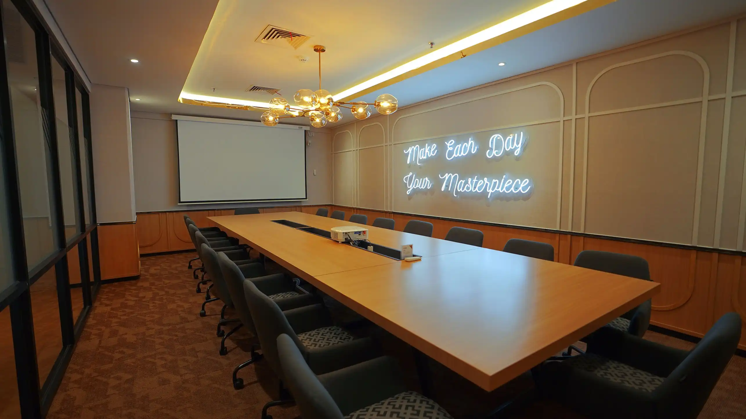 ruang rapat meeting room gowork sinar mas land plaza surabaya
