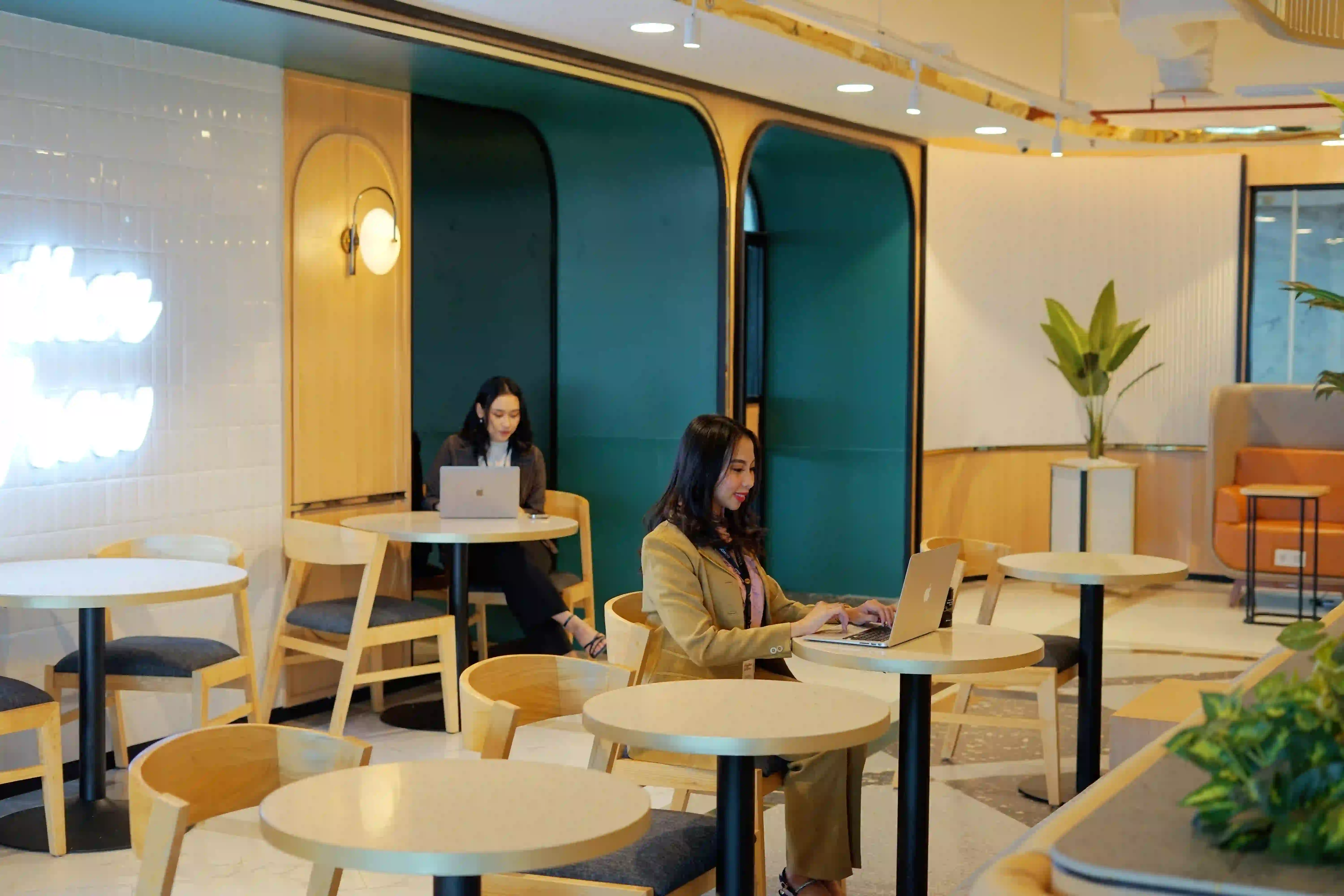 ruang kerja coworking space gowork sinar mas land surabaya