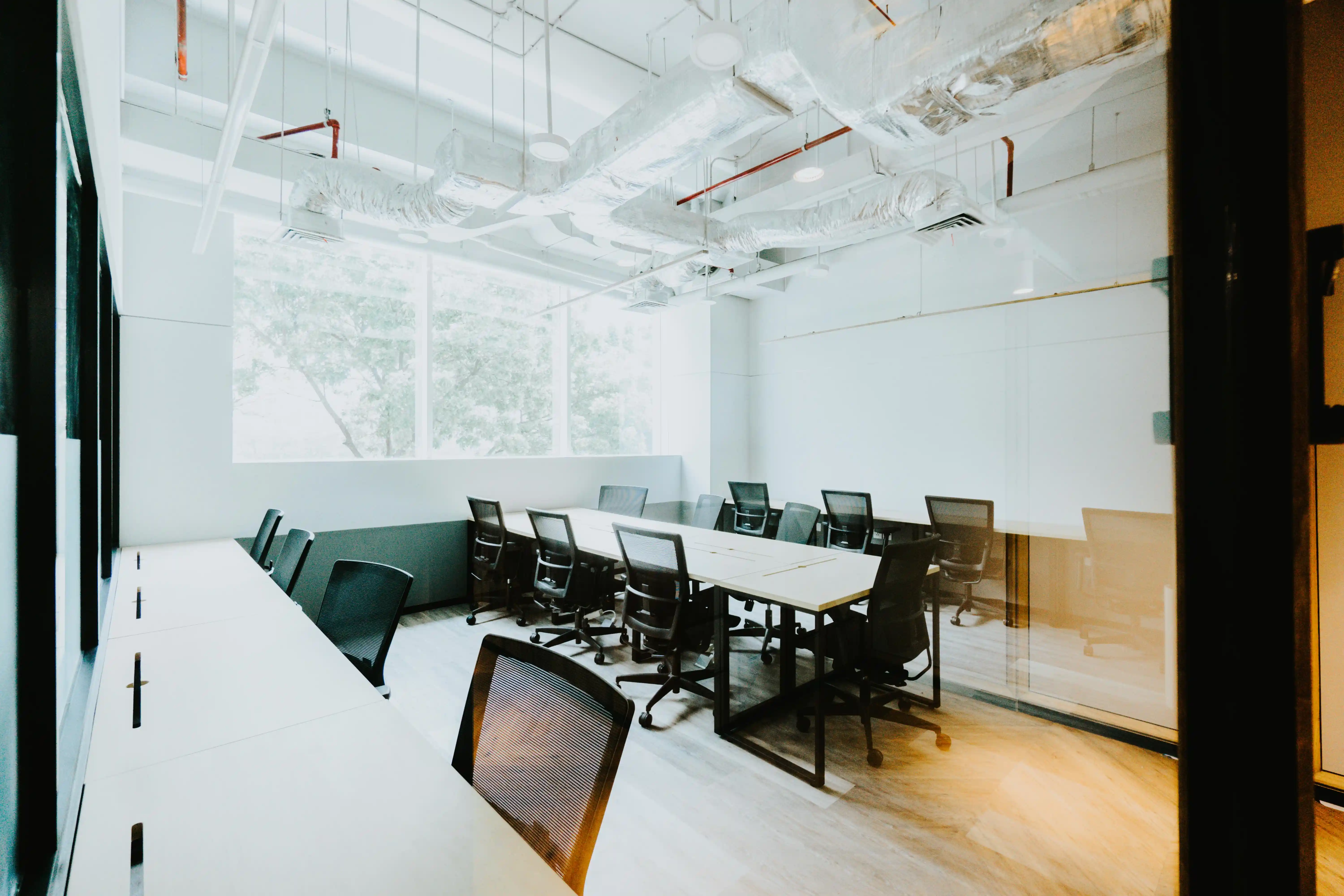 ruang kerja private office GoWork Menara Rajawali Jakarta Selatan