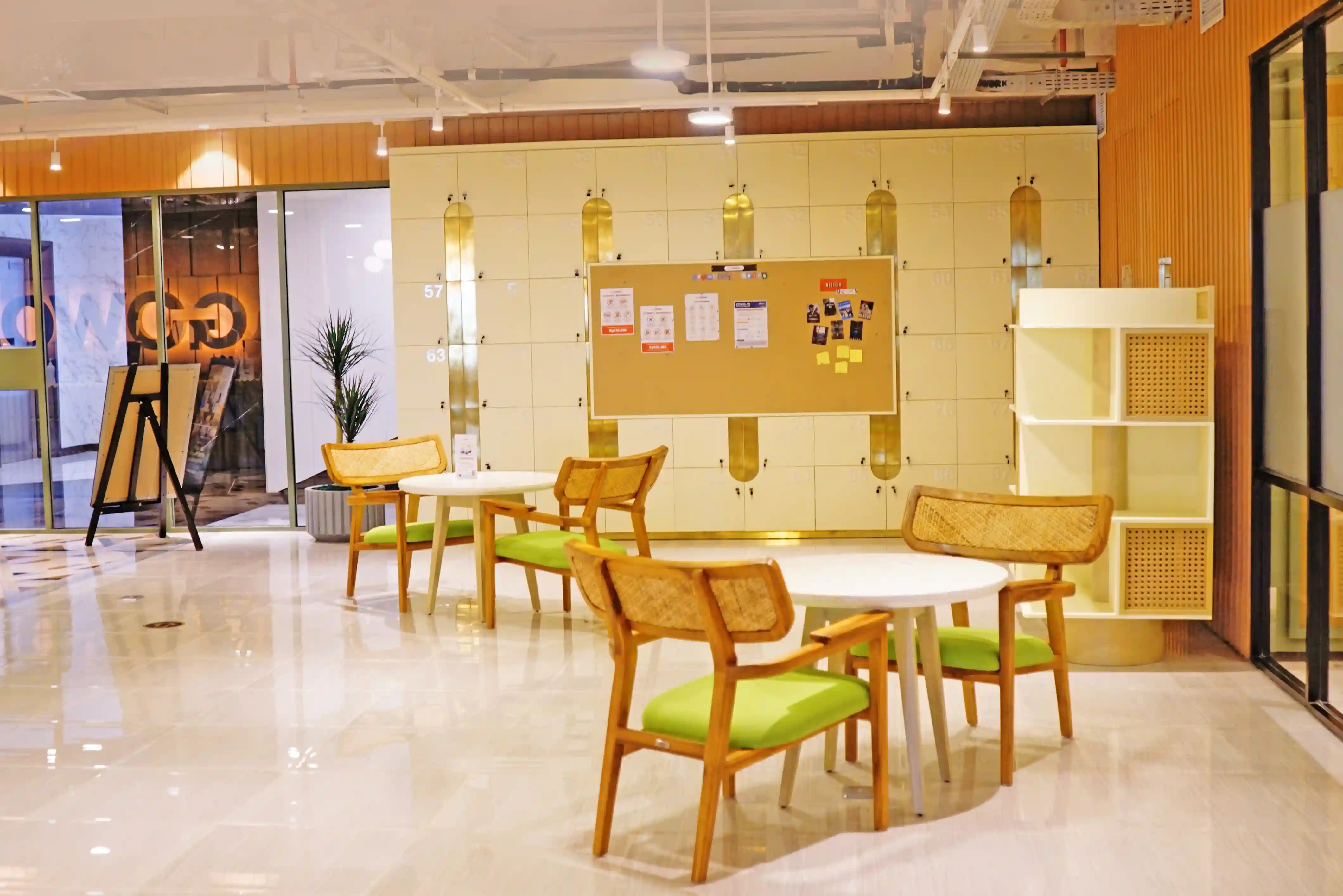 ruang kantor coworking space gowork arkadia jakarta selatan