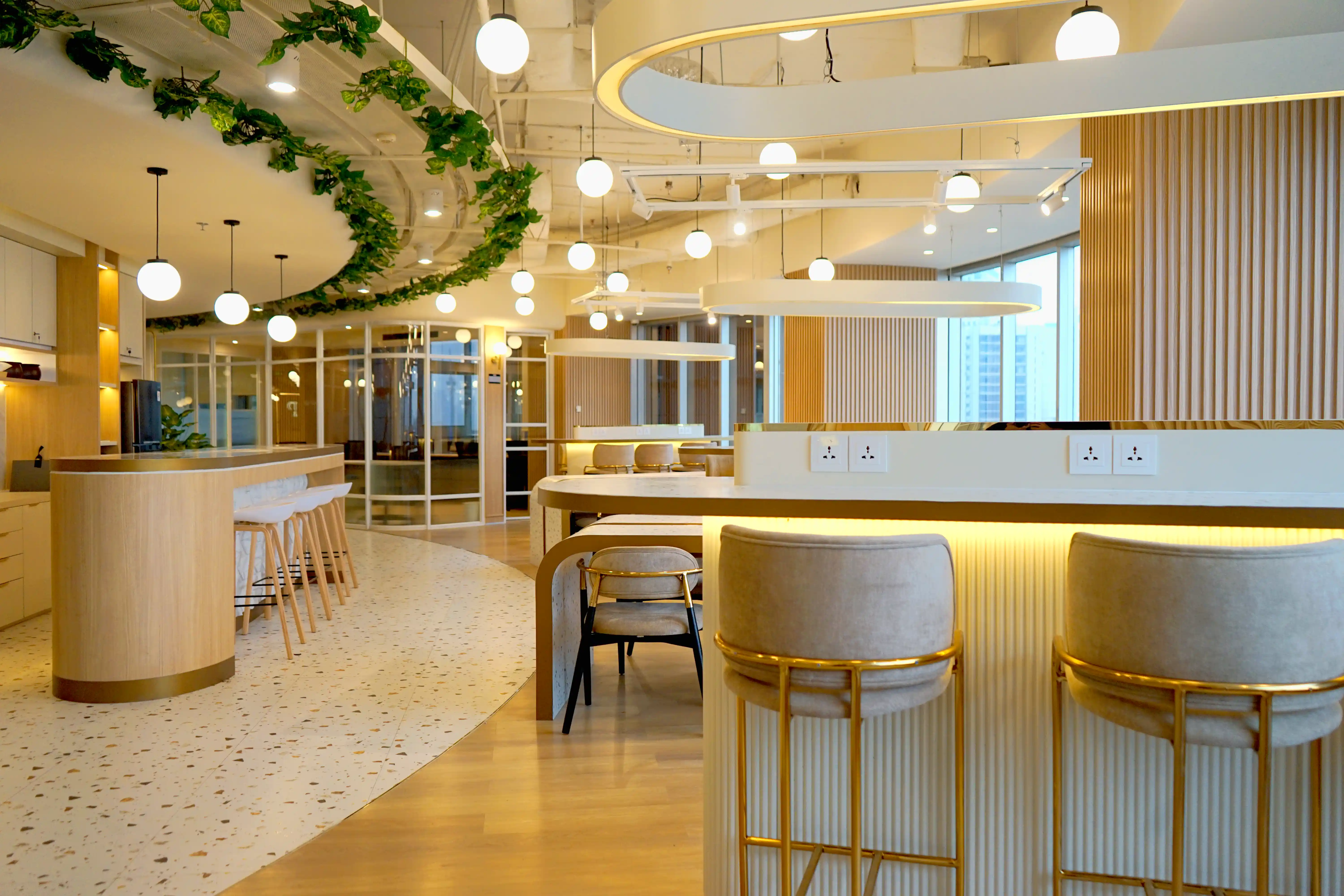 ruang kerja coworking space gowork menara sudirman jakarta selatan