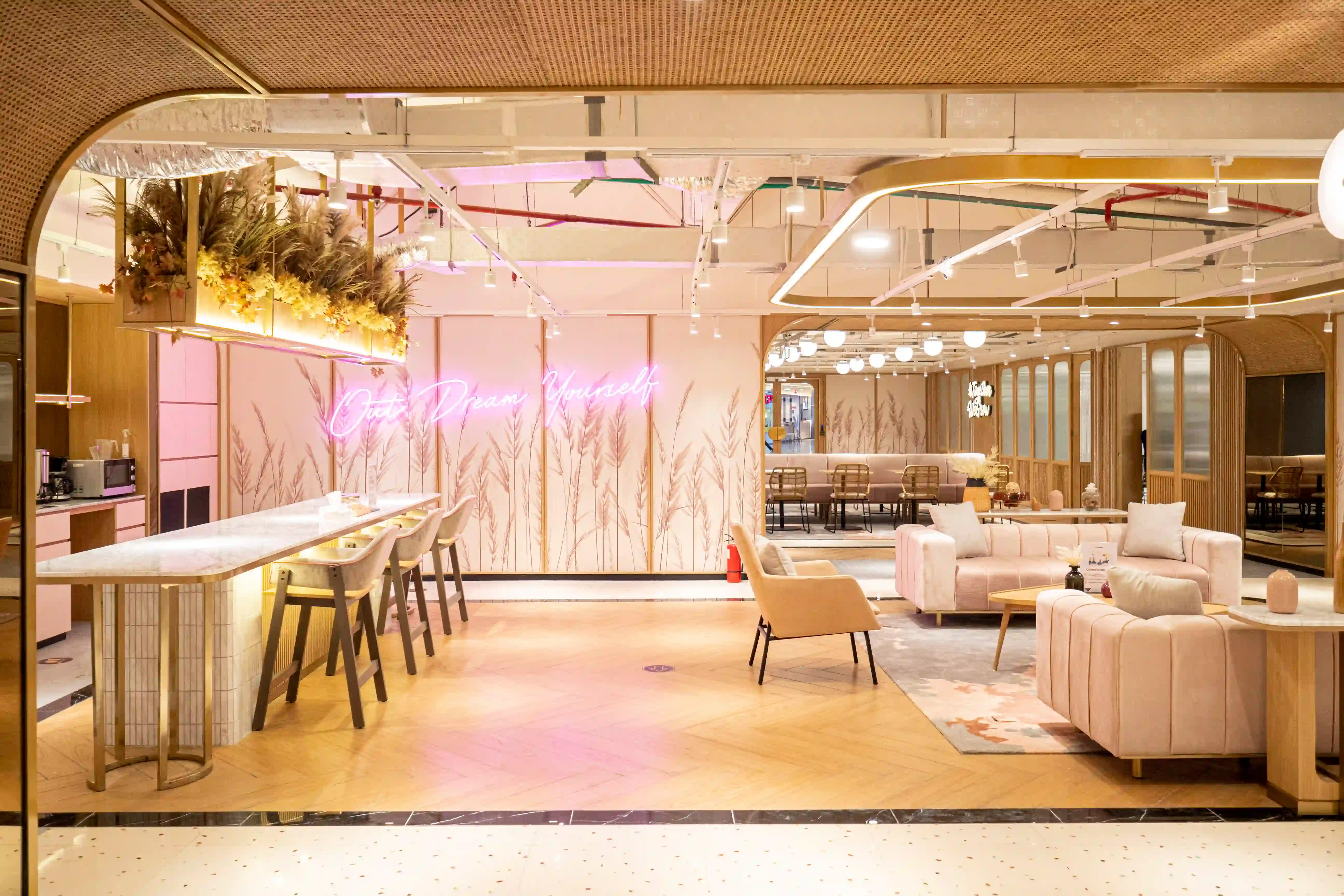 ruang kerja coworking space gowork central park jakarta barat