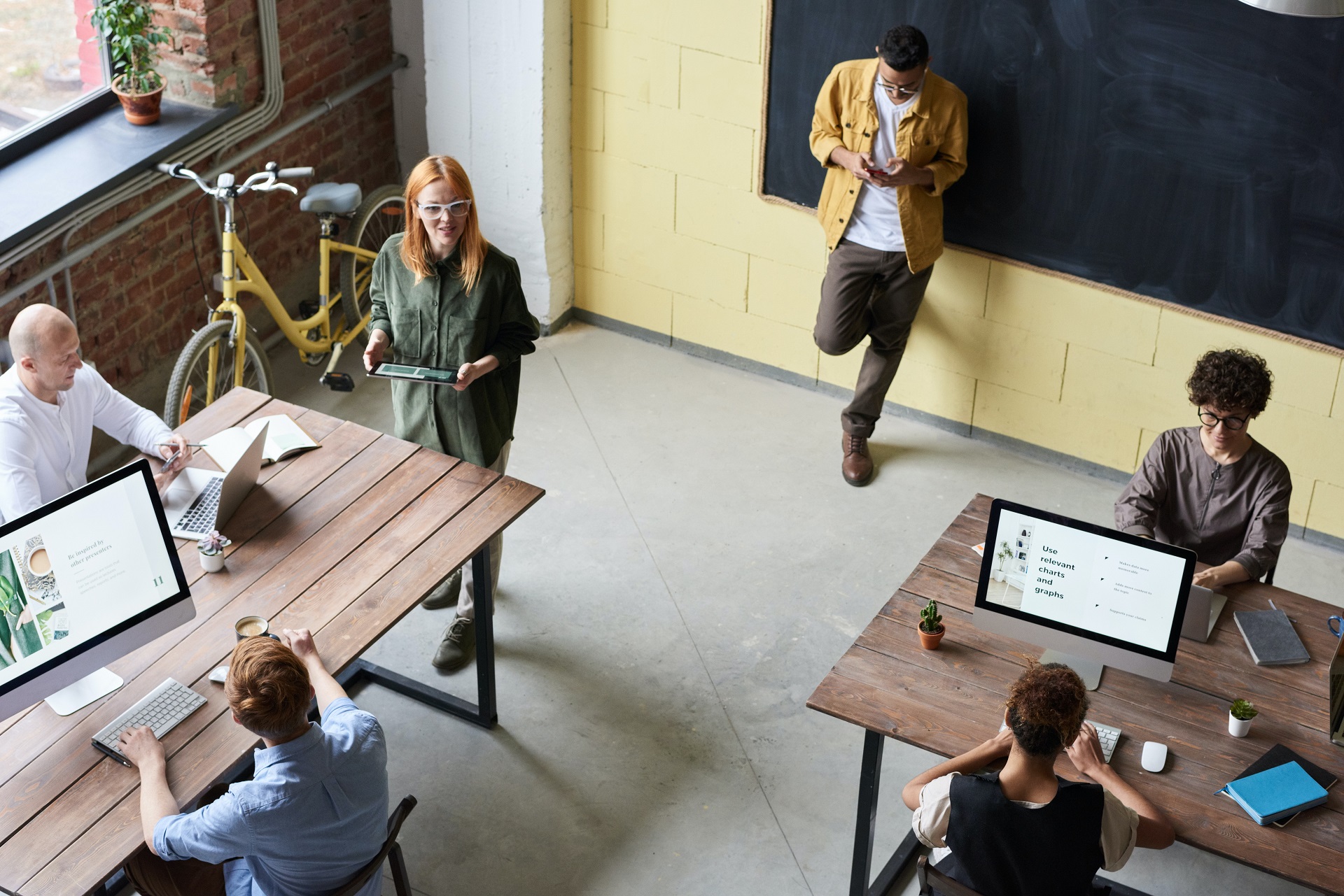 Mengenal Istilah Telecommuting Dan Cara Membangun Tim Hybrid Yang Efektif