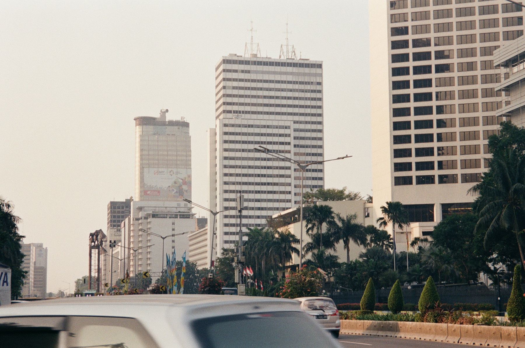 Mengurangi Polusi Jakarta dengan Pendekatan Hybrid Work